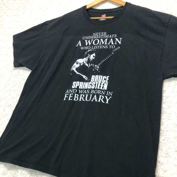 Never Underestimate a Woman‎ who Listens to BRUCE SPRINGSTEEN January Size XL - Picture 1 of 7